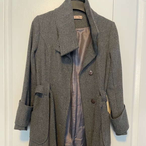 Gray wool long coat in size Medium - Picture 3 of 10